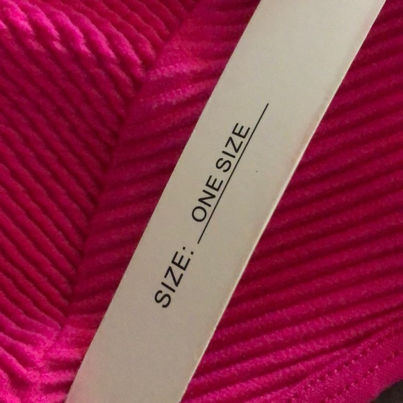 SOLD 🌺🌺🌺 FUNNEL NECK SHORT SLEEVES STRETCHY TOP - Picture 8 of 8